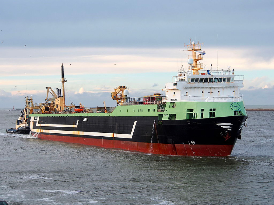 TrawlWatch_EU's tweet photo. 🚨 Urgent: as we speak, the 'Margiris' - a 136m long giant trawler - is devastating marine animals and Irish waters aided by the complete silence of authorities. 

This large-scale massacre of life must be stopped URGENTLY.

🧵 1/25 https://t.co/j1XCAYJu1o