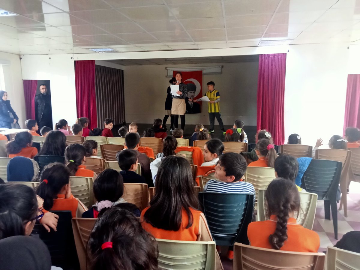barbinezfa64's tweet photo. Okulumuzda 12 Mart İstiklal Marşımızın kabulü ve Mehmet Akif ERSOY'u anma programı okul idaresi öğretmen ve öğrencilerimizin katılımı ile kutlandı. https://t.co/iXm0QywV0P