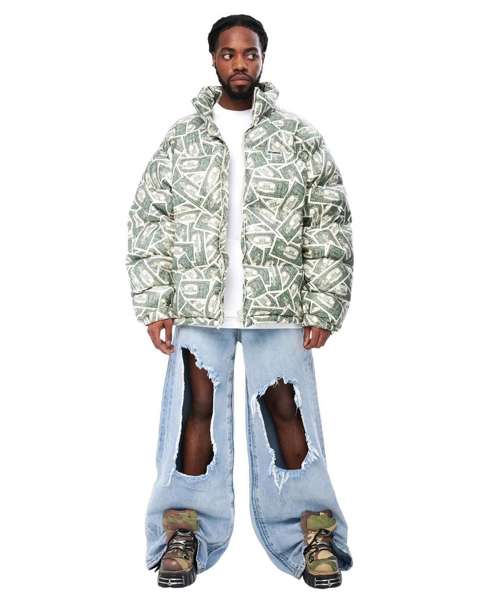 tons_pgh's tweet photo. A$AP Rocky made a statement in a Vetements 'Million Dollar' oversized puffer jacket. We got 2 items available on the website. BTW, we know that George Pickens did it first, check out his fit with Vetements jacket from TONS https://t.co/3ERGmjRFF0
#tons_shop #vetements #asaprocky https://t.co/tzLUPj5P9F