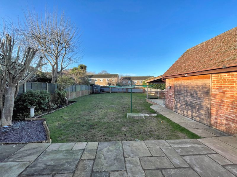 Richmonds_EA's tweet photo. Richmonds are delighted to market this vast, detached bungalow located in the mature residential area of Hedge End/Botley border.

https://t.co/QAXsUxBA5D https://t.co/L3Z6IKVDs8