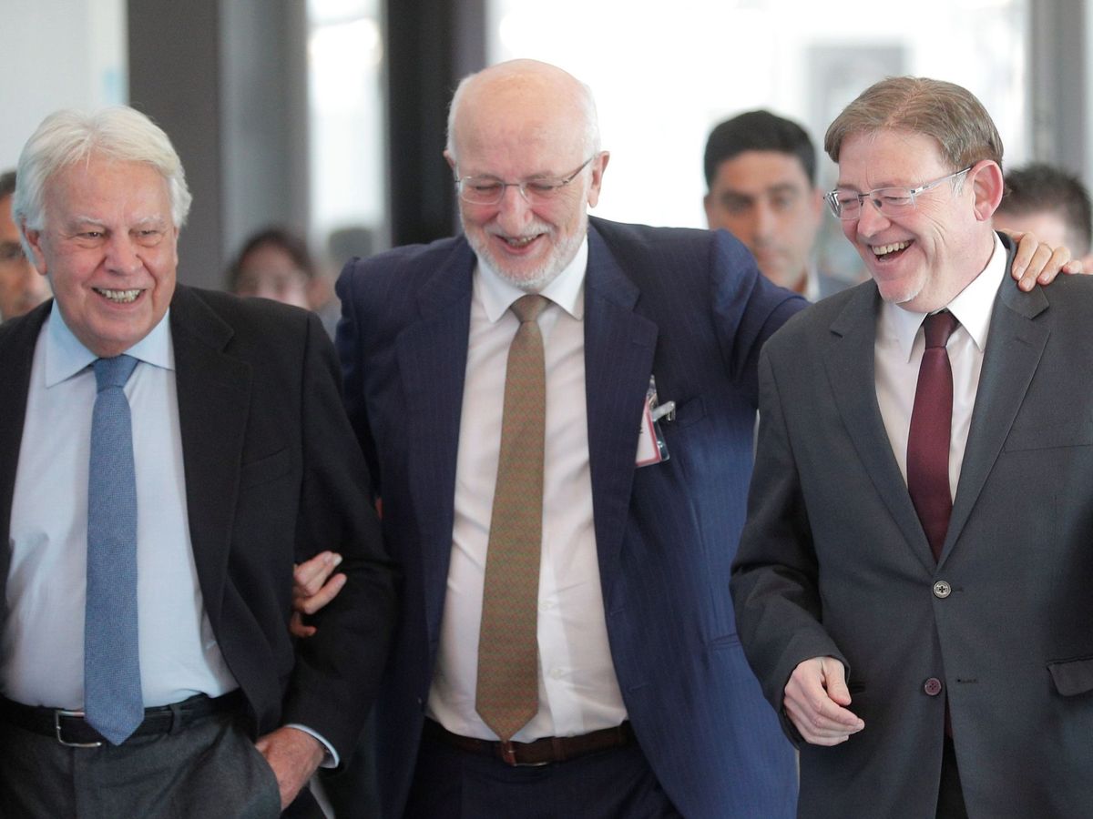 FonsiLoaiza's tweet photo. Juan Roig de Mercadona: "Hemos subido los precios una burrada, pero no hacerlo habría sido un desastre". Tiene un patrimonio de 3.000M€. Aparece en 'caja B' del PP con pagos a Bárcenas, financió la fundación FAES de José María Aznar y es íntimo de Felipe González. https://t.co/Qu75cP1K8k