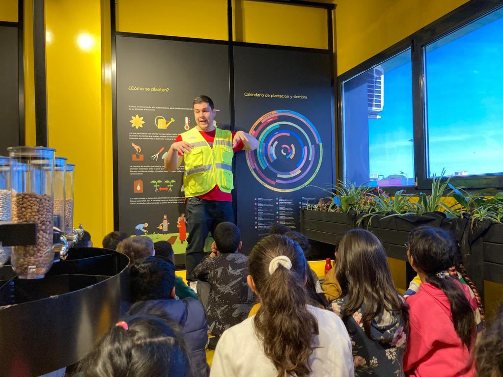 ➡️Como siempre, hemos comenzado la semana con energía en la #EscueladelaFruta

🤓Ayer recibimos una masterclass sobre diferentes variedades de tomates y remolachas 🍅 en <a href="/frutaseloy/">frutas eloy</a> ,hoy seguimos aprendiendo sobre el fantástico mundo de las setas en <a href="/Laumont_/">Laumont</a> 🍄

👋🏼¡Hasta pronto!
