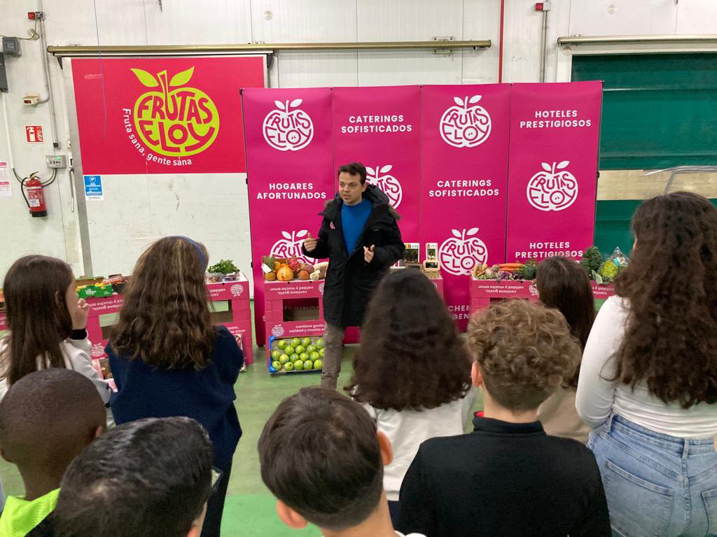 mercamadrid_hoy's tweet photo. ➡️Como siempre, hemos comenzado la semana con energía en la #EscueladelaFruta

🤓Ayer recibimos una masterclass sobre diferentes variedades de tomates y remolachas 🍅 en @frutaseloy ,hoy seguimos aprendiendo sobre el fantástico mundo de las setas en @Laumont_ 🍄

👋🏼¡Hasta pronto! https://t.co/epaN6aaySc