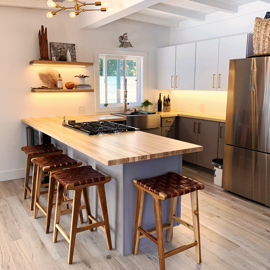 hardwoodlumber1's tweet image. Edge Grain is commonly used for kitchen countertops, but can also be used for bathroom vanity countertops, tables, and bar tops. Reveal the natural beauty of wood in your home with our custom-made edge grain butcher block countertops. #butcherblock #kitchendesign #kitchen