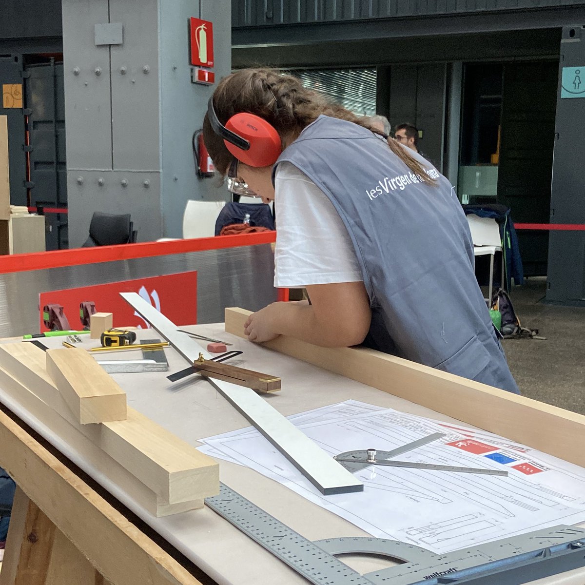 LaNaveMadrid's tweet image. Estamos viendo mucha concentración y gran talento en las finales de #MadridSkills 2023.

Los futuros grandes profesionales de todos los sectores, incluido el emprendimiento, se dan cita hoy. 

De aquí saldrán los representantes de #SpainSkills y #WorldSkills. ¡A por todas!…