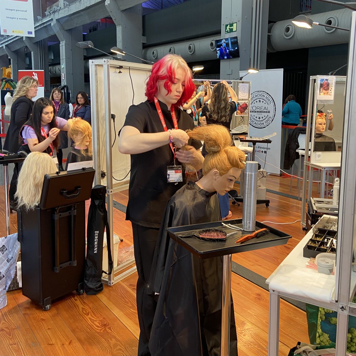 LaNaveMadrid's tweet image. Estamos viendo mucha concentración y gran talento en las finales de #MadridSkills 2023.

Los futuros grandes profesionales de todos los sectores, incluido el emprendimiento, se dan cita hoy. 

De aquí saldrán los representantes de #SpainSkills y #WorldSkills. ¡A por todas!…