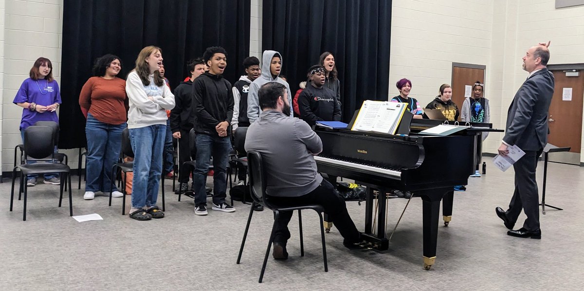 WM_Choir's tweet image. Vocal Music Students at @wmzebras worked with Professor Joel Moore from Olivet College this morning as they prepare for Choral Festival.