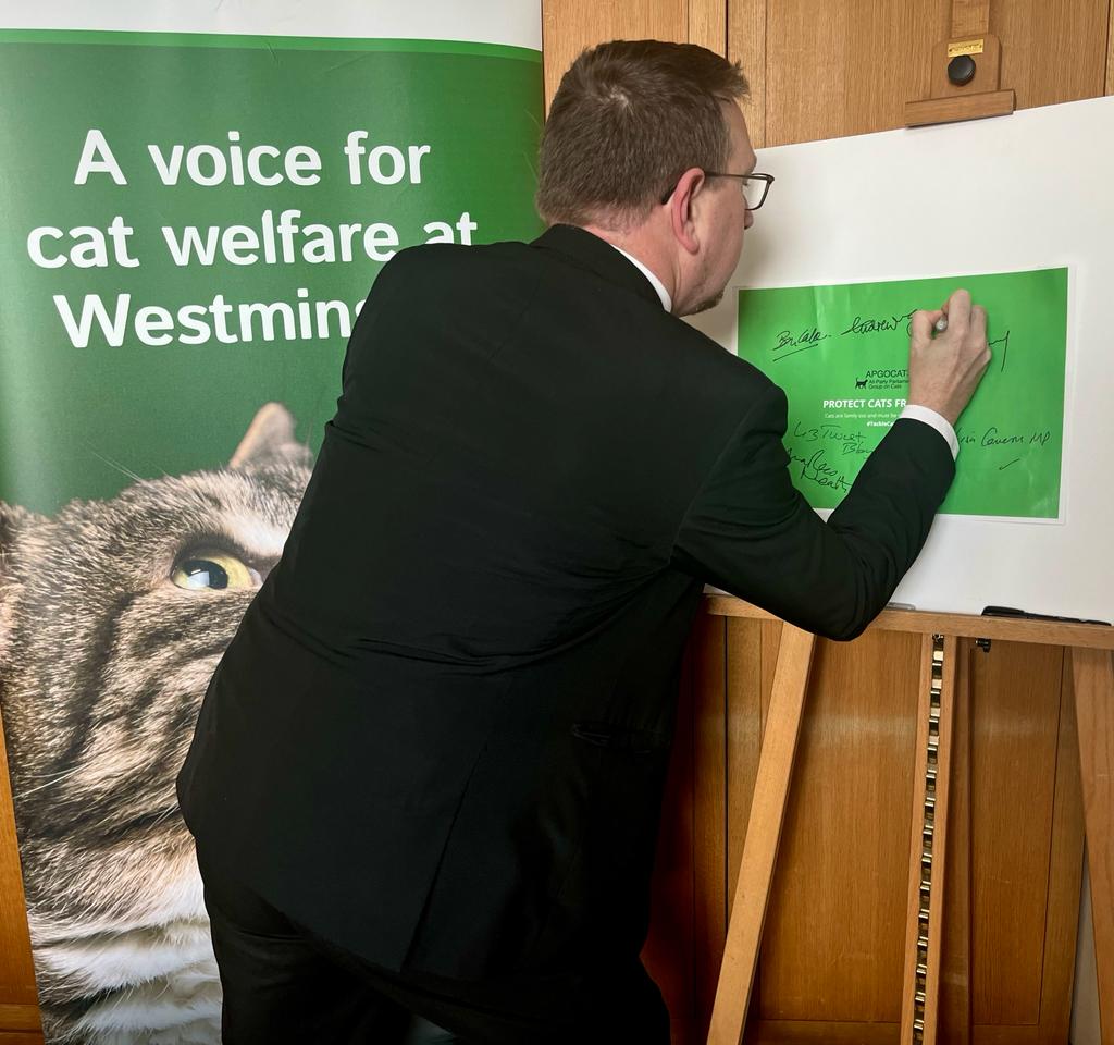 🐱Great to join @APGOCATs earlier today to raise awareness about cat theft. In 2021, cat thefts increased by 40%. The Government needs to bring the long-promised Kept Animals Bill back to Parliament, and get serious about protecting cats from this awful crime. #TackleCatTheft