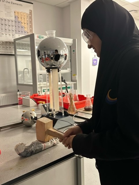 pmghs's tweet photo. Connecting with curiosity through physics #invisibleglass #BSW23 #Demoday https://t.co/febP7492kz