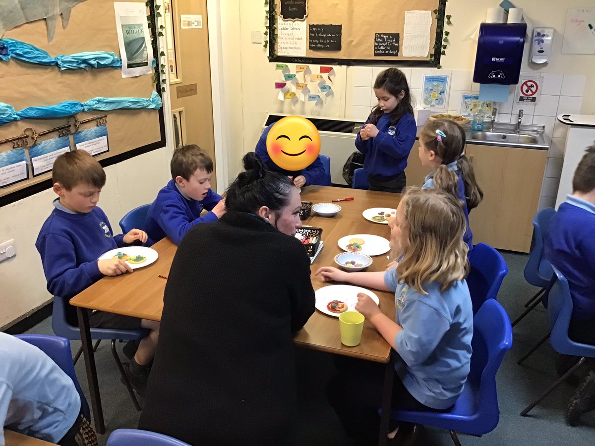 Christletonpri's tweet photo. In Year 3 we have been learning about money in maths. For #worldmathsday today, we decorated biscuits before selling them to our friends. We had to price up our biscuits before selling them and giving the the correct change. At the end, we ate them! #cpsmaths https://t.co/Dcl6HLfjR5