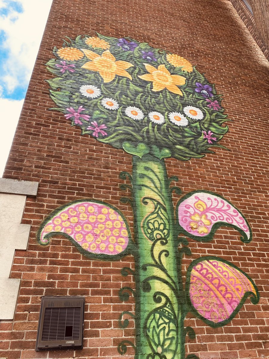 Juggling_Words's tweet image. Street-walking the outskirts of the city centre on a fresh spring morn…🚶 

#Cardiff #RandomShots #StreetArt #Architecture #Graffiti #Brunel 📸