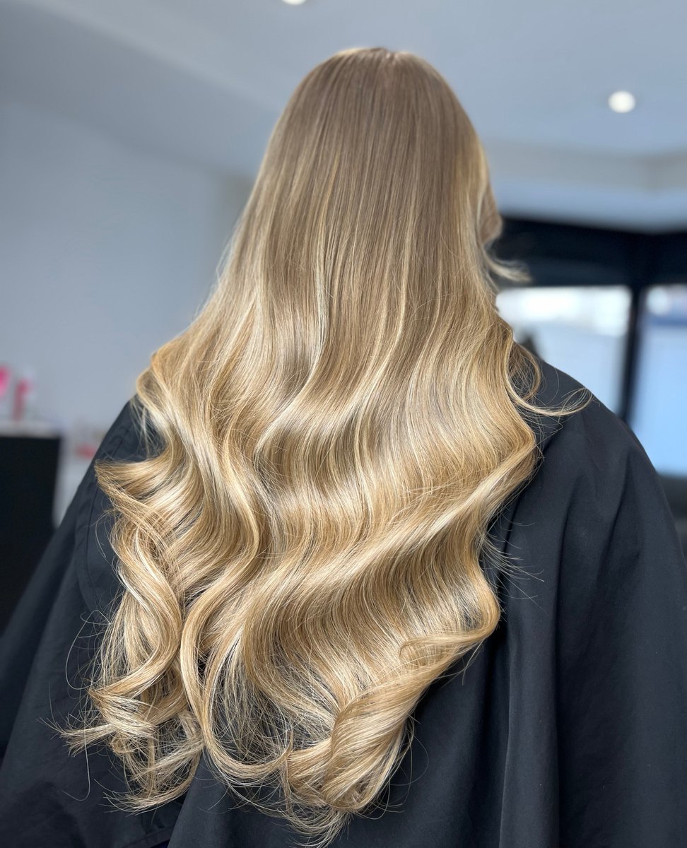 Beauty and volume, all in one! Get the hair extensions of your dreams.

#besthairextensions #hairvideo #hairtransformation #hairstyles #hairgoals #hairextensionsuk #tapeinhairextensions 
#carmenwalkerhair  #hairnorthampton #extensionsuk #hairstylistuk #longhair #northampton