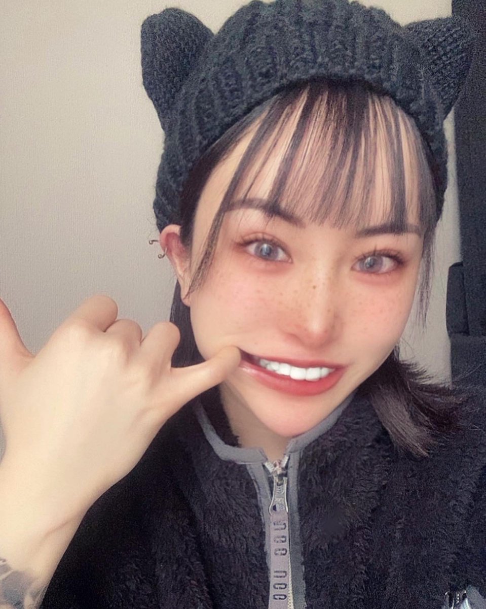eri25423's tweet photo. @Notitle_77 
神奈川から車で12時間かけてHITOMINに会いに行くよ〜🫶🏽💗💗
HITOMINに会えるまで頑張るよ👊🏽💗
ネームボードとか作ったら気づいてくれるかな？？🤔💭 https://t.co/K6syVlHP5G