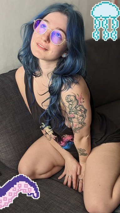 Est-ce que je t'ai manqu&eacute; ? 🥺💦 https://t.co/xuGI0umGG0