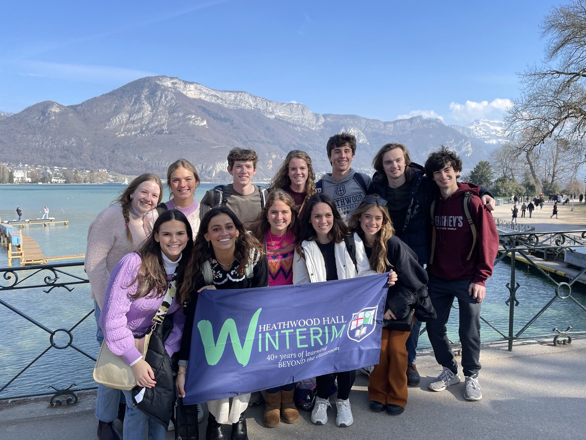 IFALPES's tweet photo. La semaine dernière nous avons accueillis à Ifalpes un groupe d'étudiants du lycée d'Heathwood Hall aux Etats Unis 🇺🇸 
On espère que vous avez apprécié votre séjour à Annecy !
Bon retour ✈️ 

#Annecy #ifalpes #heathwoodhall #keeplearningfrench https://t.co/KjnoellCFP