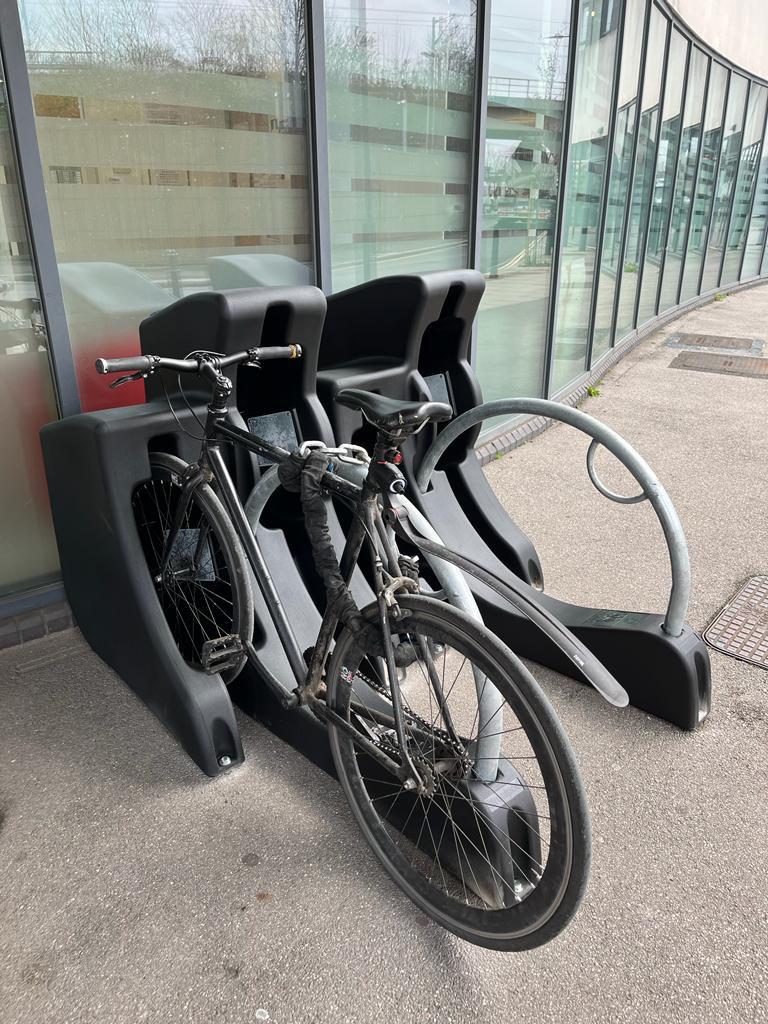 Green_ELFT's tweet photo. 30 Felstead Street just had streetpods installed by 
@Cyclepods :) One of our Green Plan's priority to achieve 100% coverage by 2025. @NHS_ELFT
 #greencommute #sustainabletravel #greentravel #sustainability https://t.co/endczHAlsL