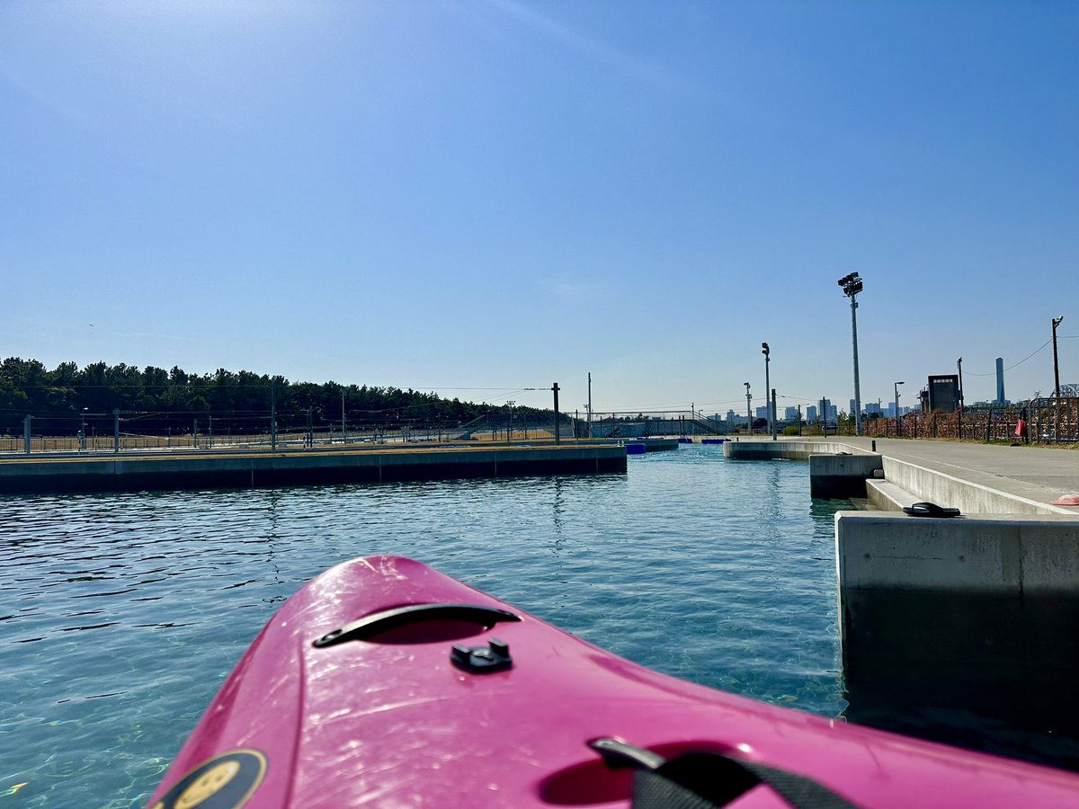カヌースラロームセンターの水が温かくて最高。ロール練も苦にならない。
