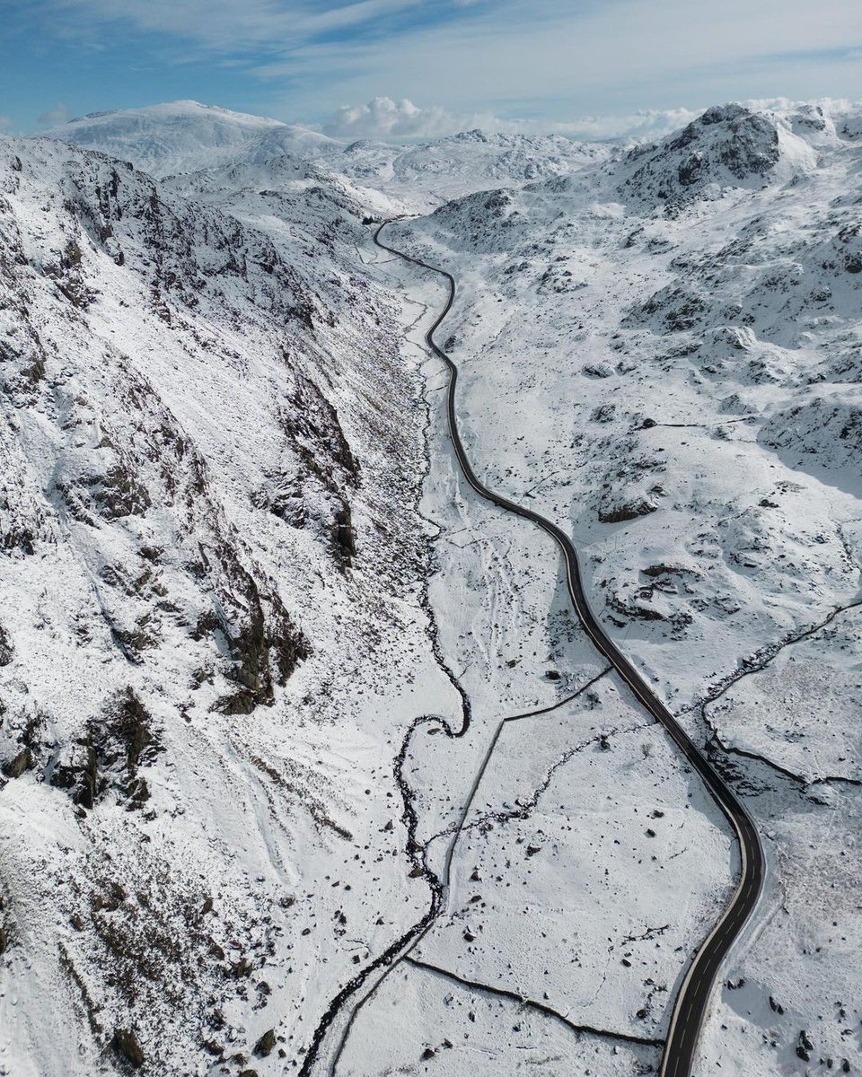 It's true...we have some breath-taking scenery in Eryri (Snowdonia) & Llŷn 😍

📍 Pen y Pass 

📸 © DarylBakerphotography | #BeAdventureSmart
