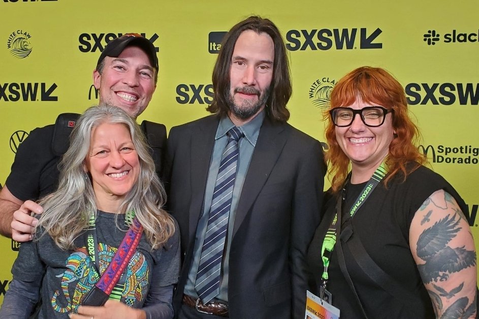 Keanu_TheClub's tweet photo. Thanks for sharing Diego. Donamaria
 Keanu asked if he could take a picture with the photographers! What an awesome guy! Good times friends! 

#KeanuReeves
#JohnWick4 #sxsw2023 https://t.co/KfIKwBKXDZ