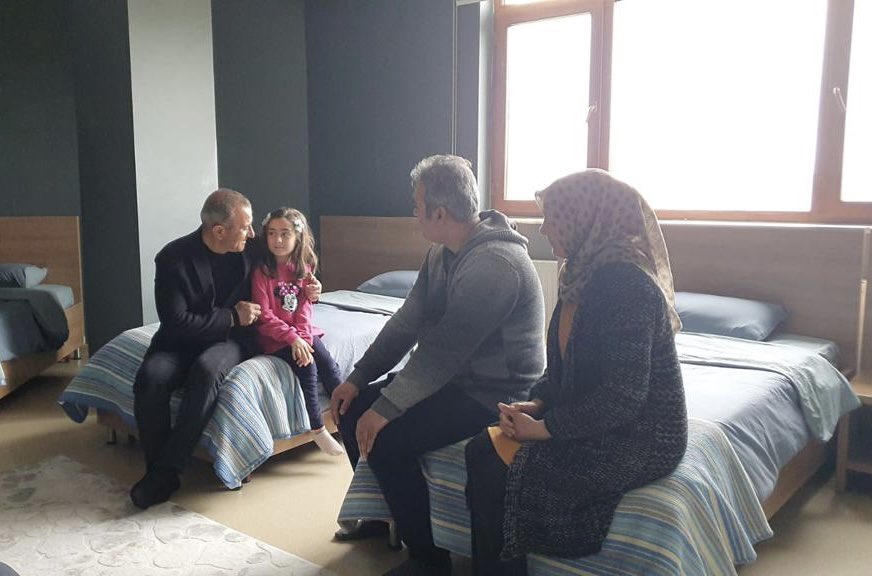 tuncaysonel's tweet photo. Deprem bölgelerinden Ordu’ya gelen 8086 vatandaşımızı misafir ediyoruz.  Üç aylık Adıyamanlı Evin bebek de onlardan biri… #Ordu https://t.co/nTHc1FGjW8