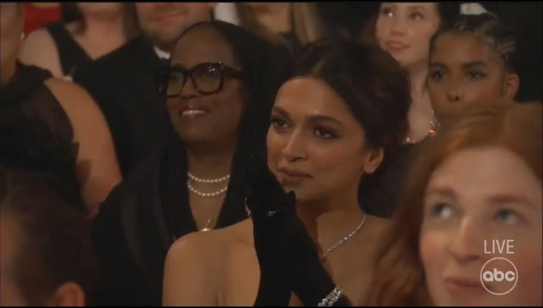 Govardhan_R_Ade's tweet photo. Proud Indian among the crowd watching Indian cinema getting an #Oscar    
#QueensOfHearts 👸 https://t.co/rzLFz4WLR6