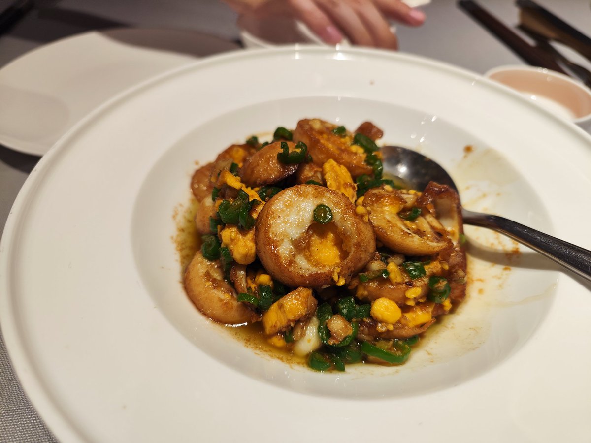 tks's tweet image. 量子コンピュータ #SpinQ の人たちと、美味しい中華(粤菜と湘菜のMix, 珍しい)。
ここ数ヶ月では日本のスイッチサイエンス @ssci が世界一販売してるらしい。

それは秋田先生 @akita11 と福本博士がホンモノと認めてくれたからで、[今後も研究者が深センに来る際にはぜひ食事しよう！]とのこと。