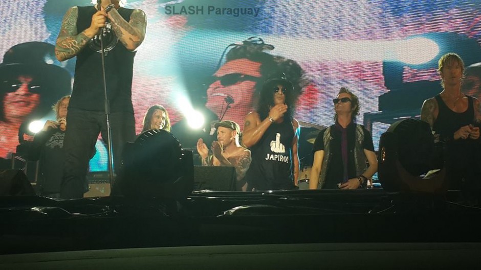 slashlegacyok's tweet photo. @Slash junto a "King Of Chaos" en vivo en Jockey Club, Asunción, Paraguay 27/11/2013.
📷 1 Ross Noirche
📷 2 Slash Paraguay
.
#slash #kingofchaos #japiro #asuncion #slashlegacykingofchaos https://t.co/yFvJoBZhwX