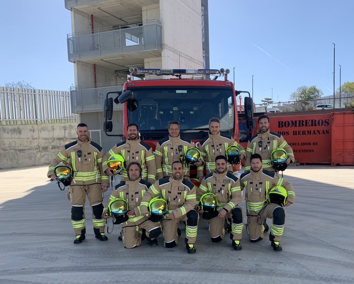 ℹ️Nuevos EPI para incendios estructurales. Se han renovado los equipos personales de toda la plantilla  de <a href="/BOMBEROS_DH/">BOMBEROS DOSHERMANAS</a> con una inversión de 94.380 €. Una mejora importante en la seguridad de nuestro personal. #bomberos <a href="/aytodoshermanas/">Ayuntamiento de Dos Hermanas</a>