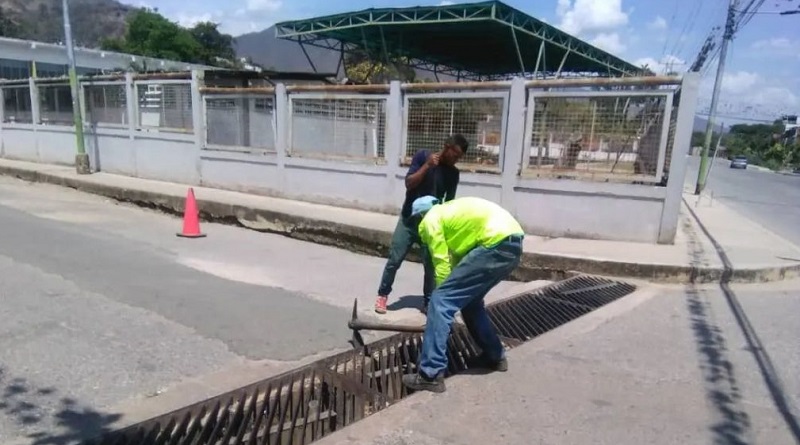 VTVcanal8's tweet photo. Ejecutan Plan Preventivo de lluvias 2023 en Aragua

#ChávezAntiimperialista

https://t.co/DhjfbRLPIZ https://t.co/lOcuoVGThj