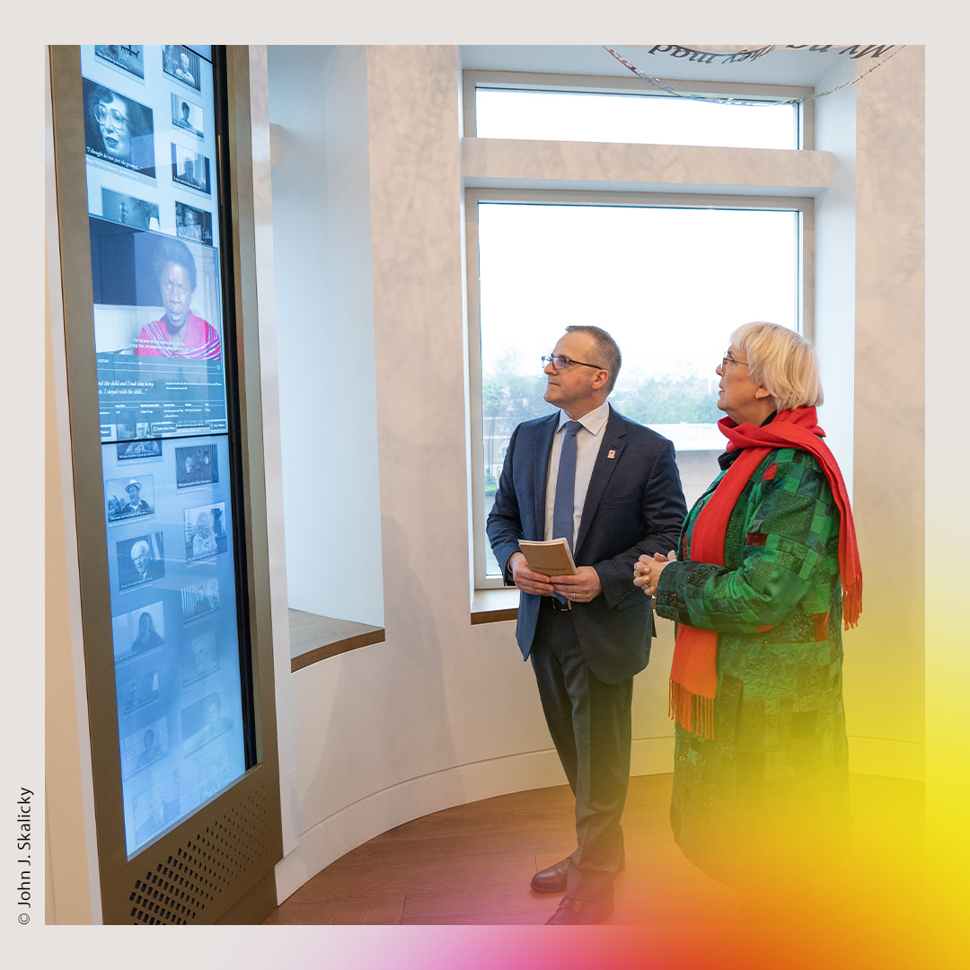 Exil und #Holocaust-Erfahrungen standen im Fokus der 🇺🇸-Reise von Claudia #Roth. Sie war u.a. auf den Spuren von Thomas Mann und Lion Feuchtwanger. „Das sind Stimmen unserer Demokratie", so Roth. 
Bei der <a href="/USCShoahFdn/">USC Shoah Foundation</a> ging es um die Aufbereitung von Zeitzeugeninterviews.