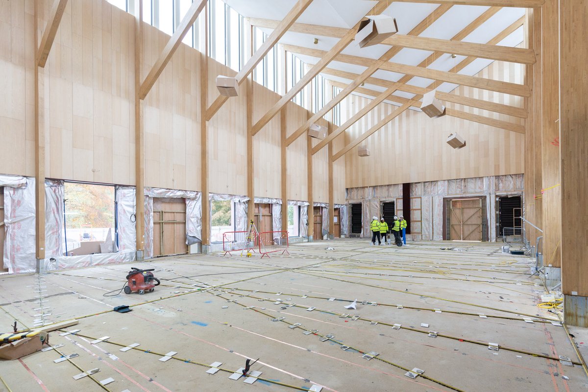 Homerton’s New Dining Hall has excelled at the Greater Cambridge Design &amp; Construction Awards, winning Best Building over £2 million,
jointly winning the Craftsmanship Award and picking up a commendation for the David Mackay Award for Engineering and Sustainability.