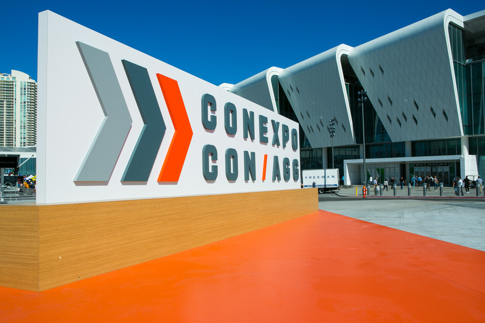 global_highways's tweet photo. 🤩 Exciting times! The biggest @conexpoconagg 🏗️  is happening now! Follow us for the latest updates from the show! #conexponews #worldhighways #constructionindustry #machinary https://t.co/CFZW2D0fSN