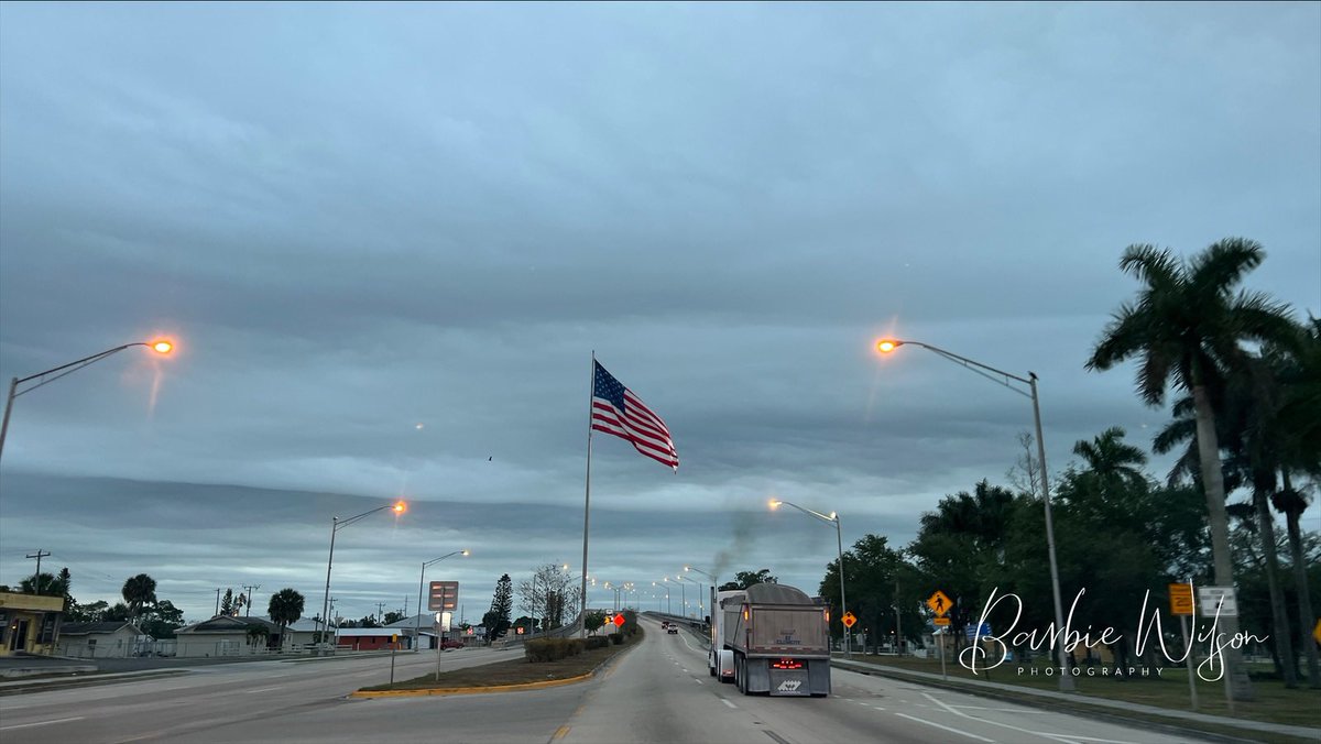 barbiedoll_eyw's tweet photo. Today's a good day to have a good day! #RoadTrip #Sunrise #MooreHaven good morning from Central Florida! https://t.co/zbq8DY6o29