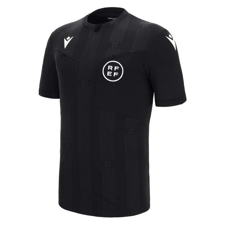 🚨OFFICIEL🚨 

Le maillot domicile de la saison 2023/2024 du Réal Madrid aurait LEAKÉ !

crédit (<a href="/mundodeportivo/">Mundo Deportivo</a>)