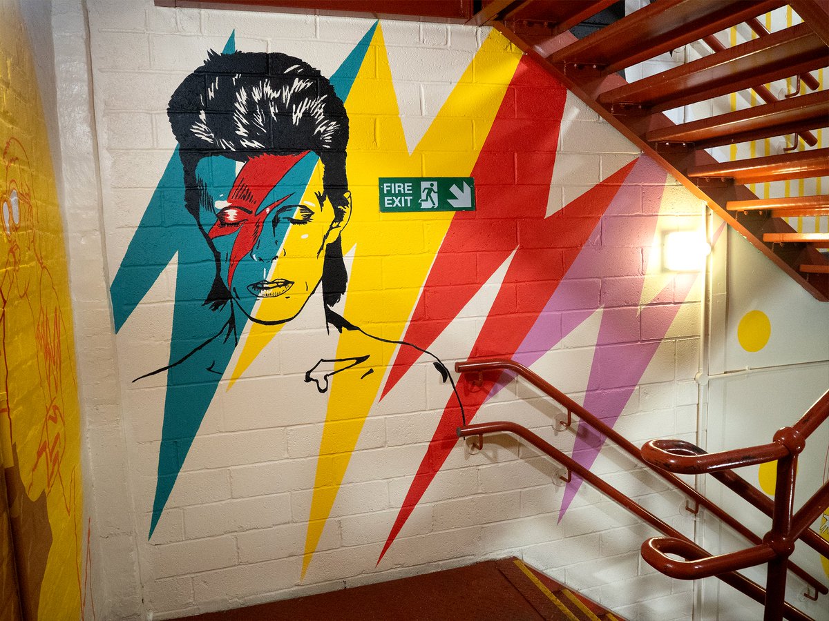 OneRedShoe's tweet photo. We've completed our LARGEST mural ever, at @LiverpoolEmpire 
273 sq metres 
From a depth of 7 metres underground
A total height of 18 metres

The total surface area of this mural is *more* than three, full-sized badminton courts 😅 https://t.co/e9DnRn3HFm