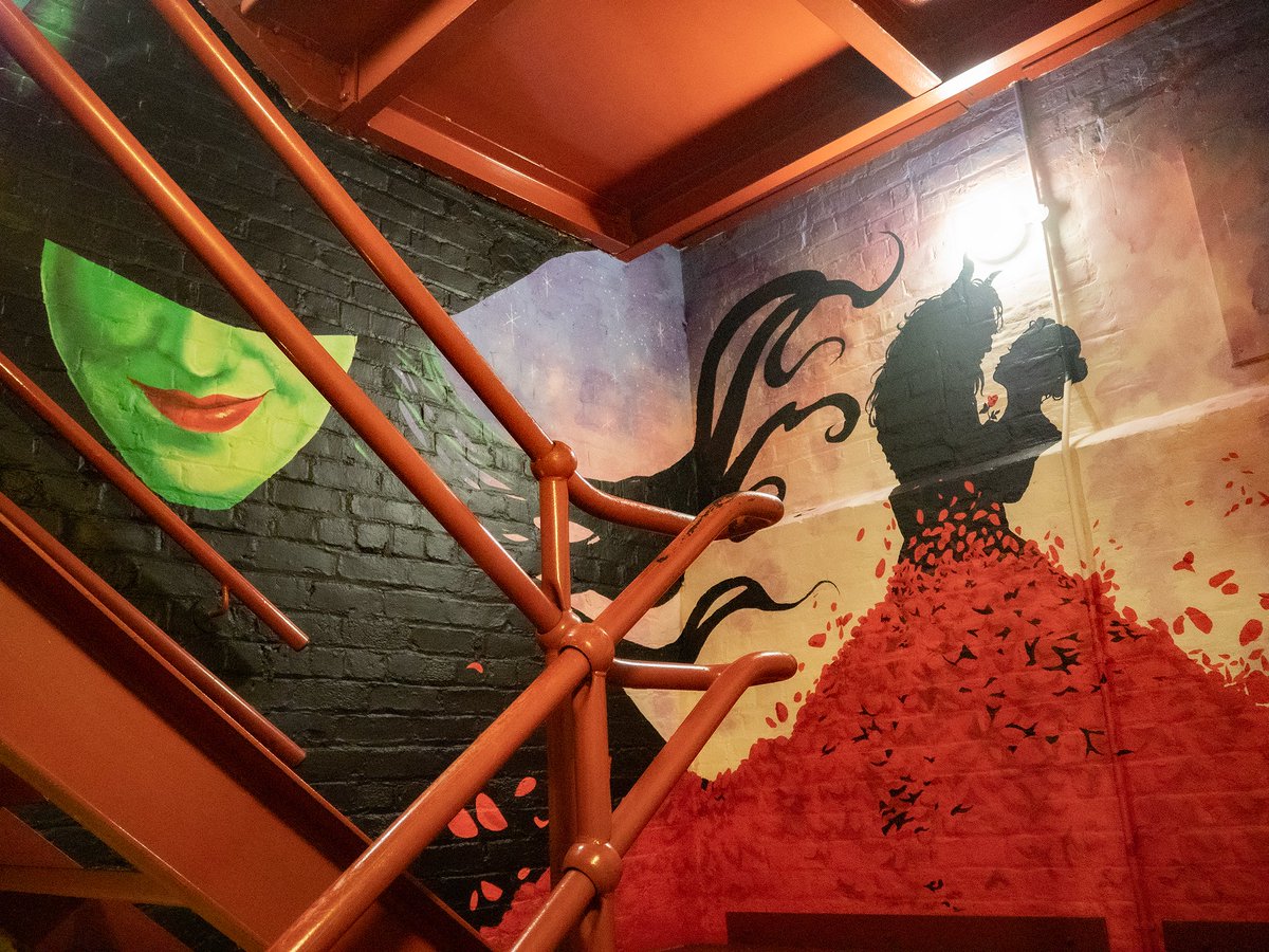 OneRedShoe's tweet photo. We've completed our LARGEST mural ever, at @LiverpoolEmpire 
273 sq metres 
From a depth of 7 metres underground
A total height of 18 metres

The total surface area of this mural is *more* than three, full-sized badminton courts 😅 https://t.co/e9DnRn3HFm