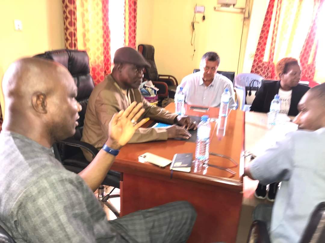 etudiantguineen's tweet photo. Le Recteur de l'Université Général Lansana Conté de Sonfonia, Pr Manga Keita, a reçu une délégation de partenaires angolais pour discuter de la construction de nouvelles infrastructures et de l'amélioration de celles existantes.

#Guinee #etudiantguineen #UGLCS https://t.co/S5LC65OsyI
