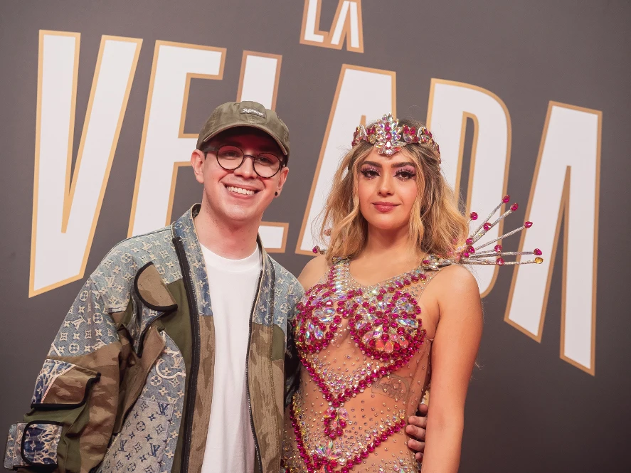Encuestando's tweet photo. 📊 ¿Que pareja de streamers te cae mejor?

🔃 ARI Y JUAN
♥️ ILLOJUAN Y MASI https://t.co/kDRBt2DWjK