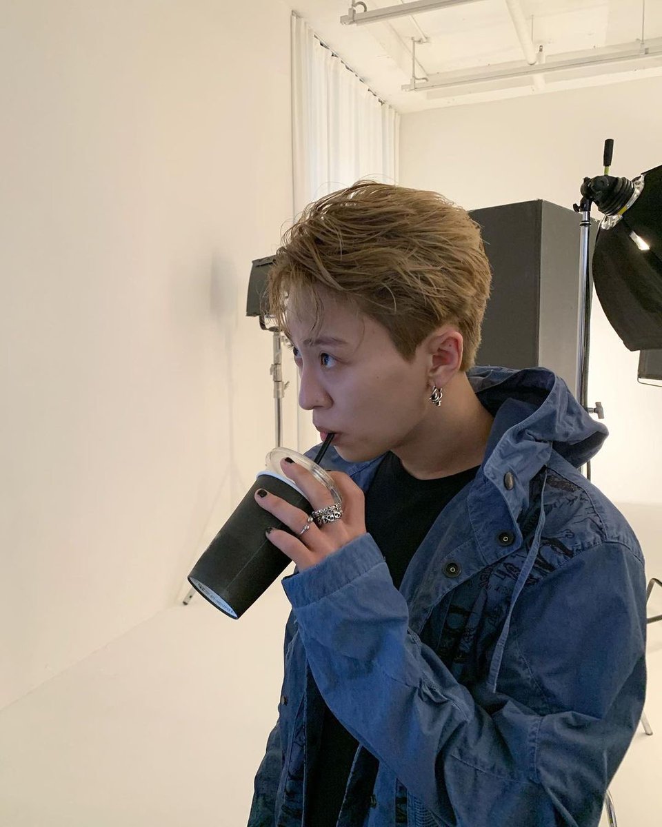 2DOONO's tweet photo. 어캐 같은 날 
같은 공간 
? https://t.co/2PEhrAwU49