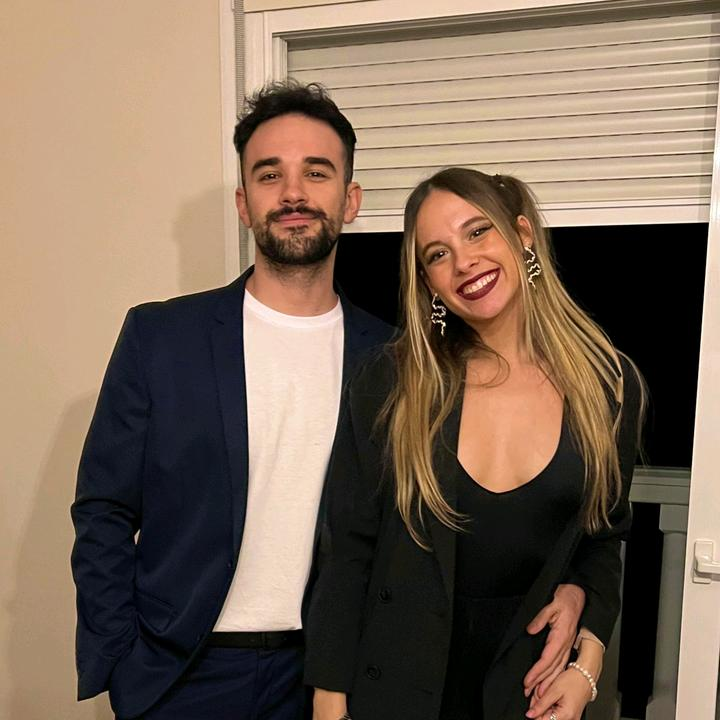 Encuestando's tweet photo. 📊 ¿Que pareja de streamers te cae mejor?

🔃 ARI Y JUAN
♥️ ILLOJUAN Y MASI https://t.co/kDRBt2DWjK