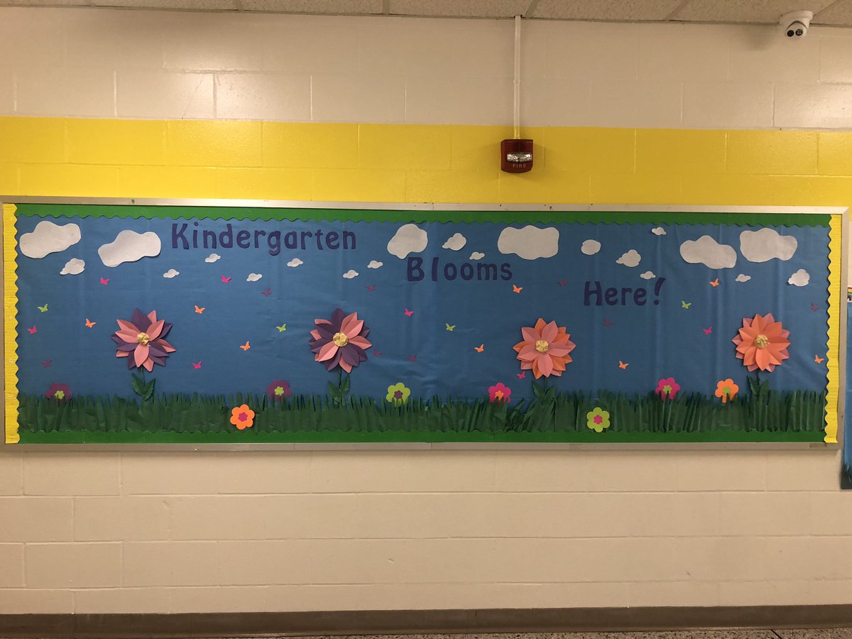 ShacarraTaylor's tweet photo. Brrrr! It may be cold outside but spring has sprung in Kindergarten!!! ☺️ ☀️ 🌺 🌸 💐 https://t.co/zOzwcq0sRH