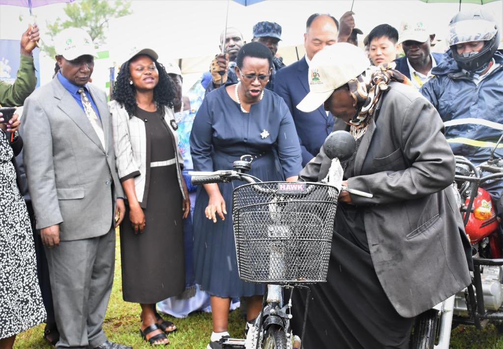 DianaAtwine's tweet photo. In partnership with KOFIH Uganda, we have launched the capacity building for Community Health Workers Project in Masaka and Bukomansimbi. The project is aimed at equipping VHTs with harmonized training, skilling and working tools to boost their capacity to do their community work https://t.co/WOGEkTOlIA