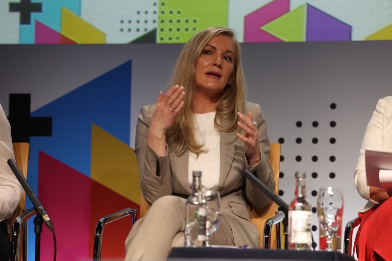 Publicjobsie's tweet image. Focus on targets. Get you baseline. Commit to it. Good summation of the conversation so far from Yvonne Cooke, Executive Director of Human Resources and People Development, An Garda Síochána. #YouCount