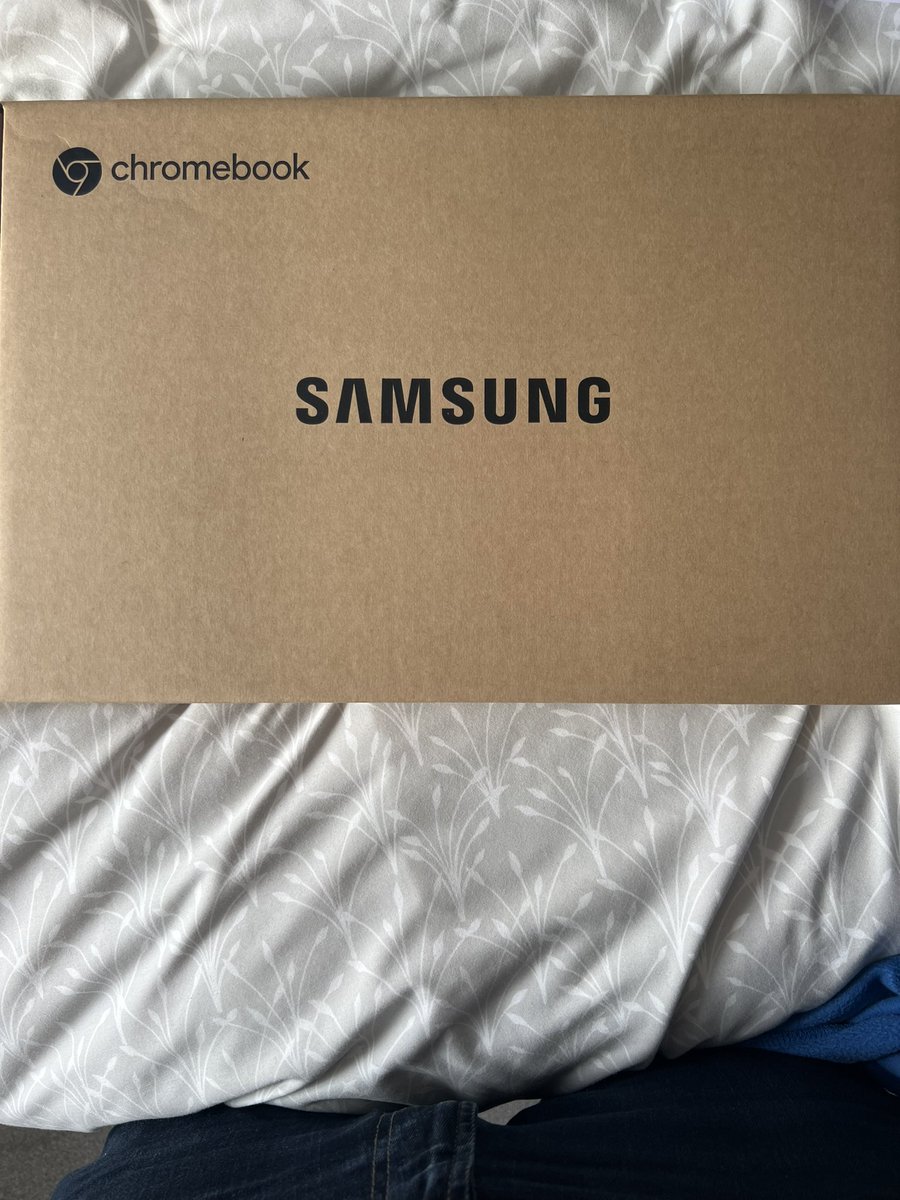 _Brewer_'s tweet photo. Not everyday you get a new laptop for free… Entered a O2 comp and actually won!! Never really won anything on these comps before! So they do actually work and do get winners! #o2Virgin https://t.co/ntpHJPHCZF