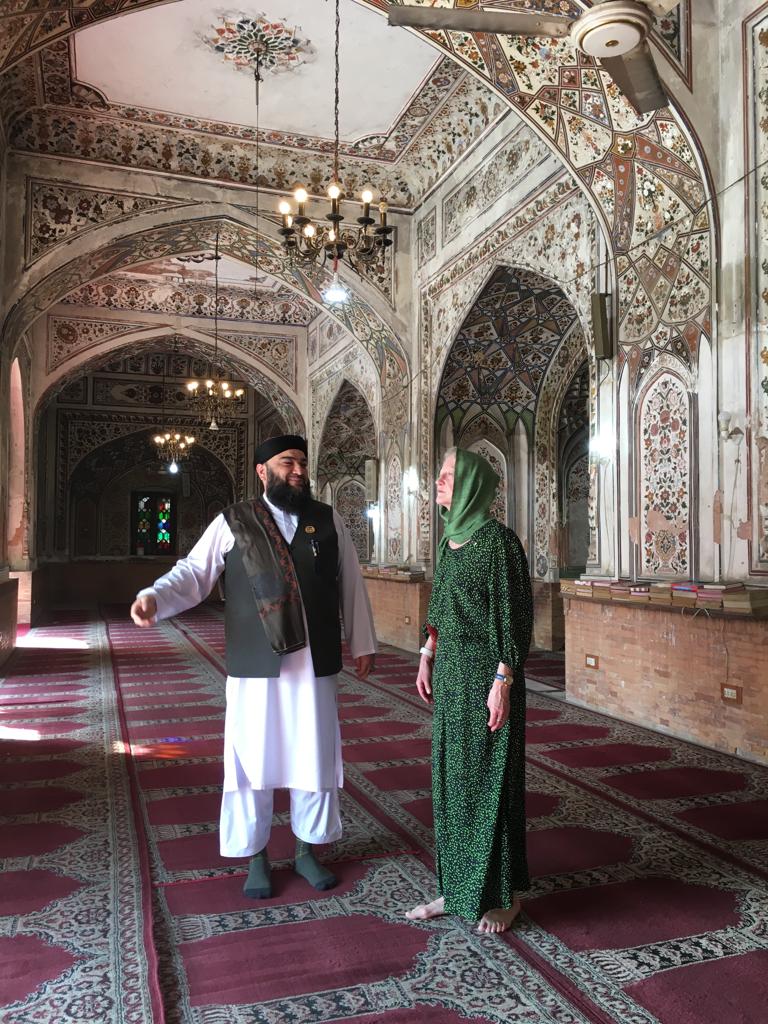 EUPakistan's tweet photo. An engaging conversation with the Khateeb Maulana Tayyab Qureshi to discuss #peace and #security, most appropriate in the beautiful 🕌 and historical setting of the Masjid Mahabat Khan at the heart of #Peshawar.

@RKionka https://t.co/cAsvyv9JK2