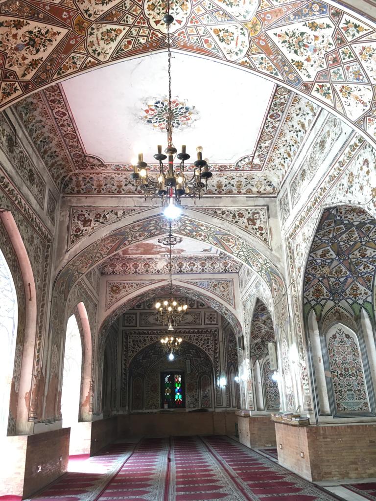 EUPakistan's tweet photo. An engaging conversation with the Khateeb Maulana Tayyab Qureshi to discuss #peace and #security, most appropriate in the beautiful 🕌 and historical setting of the Masjid Mahabat Khan at the heart of #Peshawar.

@RKionka https://t.co/cAsvyv9JK2