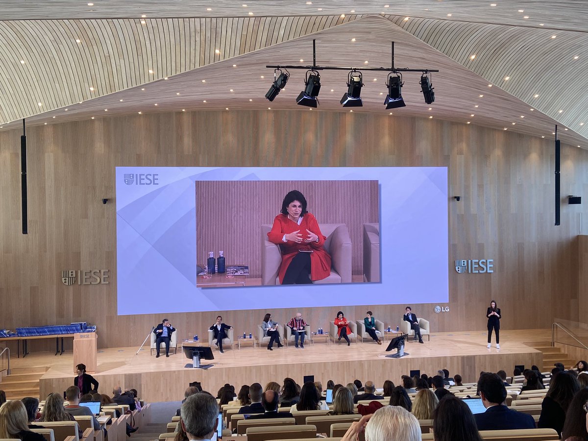 Aprendiendo en la #JAnuario2023MAD con 
Juan Alfaro de <a href="/csostenibilidad/">Club Sostenibilidad</a>, <a href="/AnaGascon2016/">Ana Gascón</a> de <a href="/AsocDIRSE/">DIRSE</a>, @germangranda de <a href="/foretica/">Forética</a>, <a href="/sofiamartinsala/">Sofía Martín</a> de <a href="/Fundacion_SERES/">Fundación SERES</a>, Orencio Vázquez de <a href="/ObservatorioRS/">Observatorio RSC</a> y @Vanesarguez de <a href="/PactoMundial/">Pacto Mundial de la ONU España</a> con la moderación de de <a href="/juanroyoabenia/">Juan Royo Abenia Goyanes Tul</a>