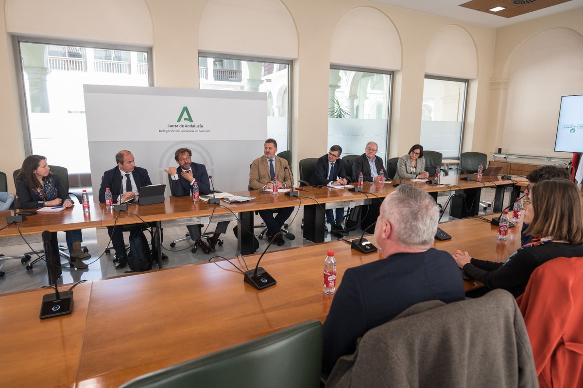 El delegado del Gobierno, <a href="/agranados6957/">Antonio Granados</a>, preside la Mesa Sectorial de Madera con  Antolino Gallego, coordinador del programa LIFE Madera para el Futuro, y delegados territoriales de <a href="/FomentoAND/">Consejería de Fomento de la Junta de Andalucía</a> <a href="/MedioAmbAND/">Consejería de Sostenibilidad y Medio Ambiente</a> <a href="/EmpleoJunta/">Consejería de Empleo, Empresa y Trabajo Autónomo</a> <a href="/EconoHaciendAND/">Consejería de Economía, Hacienda y Fondos UE 🇪🇺</a> y la coordinadora de <a href="/AgapaAndalucia/">Agencia de Gestión Agraria y Pesquera de Andalucía</a>