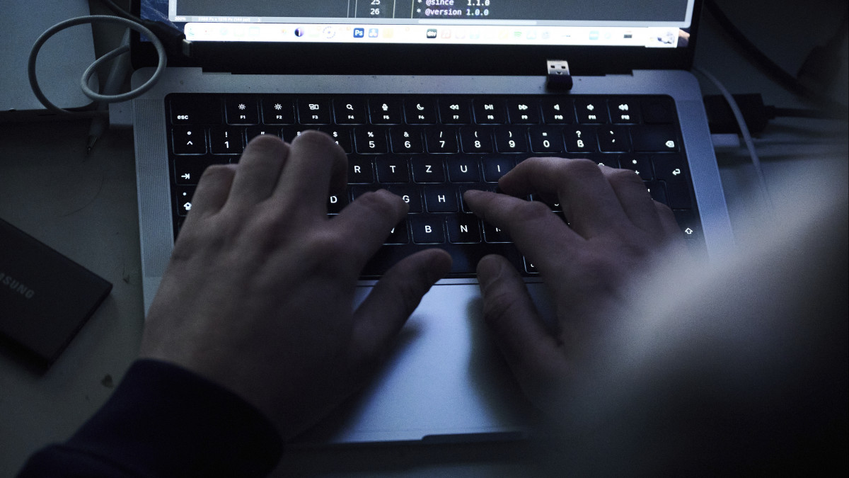 RN7Online's tweet photo. Nijmeegse draait op voor torenhoge stroomrekening na identiteitsfraude https://t.co/mzx63knJyE https://t.co/7H7W3xWDDq