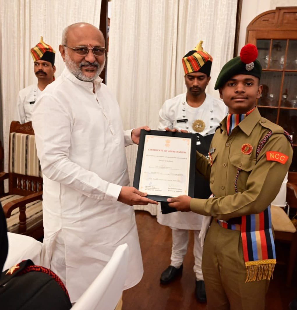 CPR_VP's tweet photo. Glad to felicitate our NCC cadets and NSS volunteers representing the State in the 'Republic Day Parade 2023' organized in New Delhi at Raj Bhawan today. https://t.co/MGnZc2hSxZ